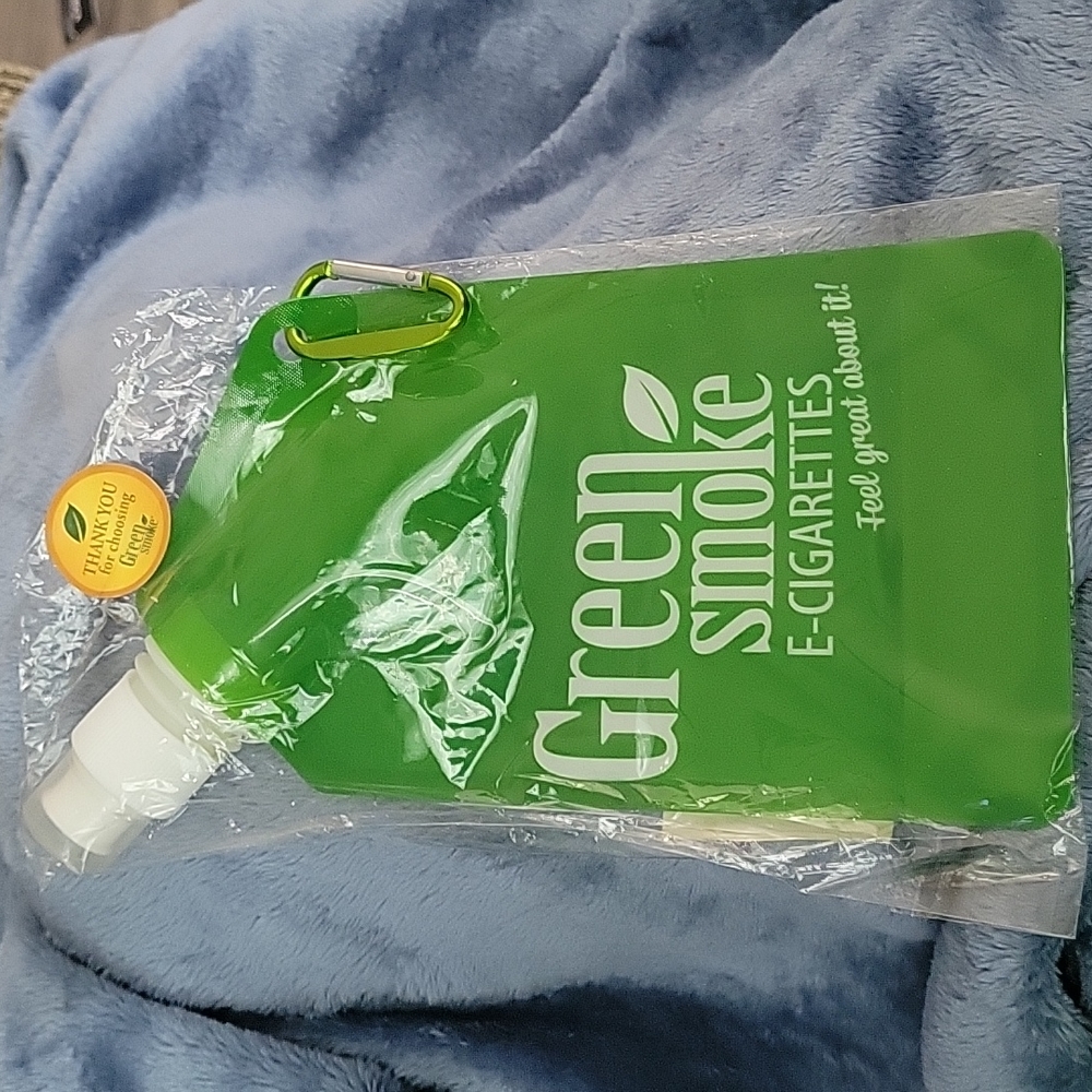 NWT GREEN SMOKE Water bottle